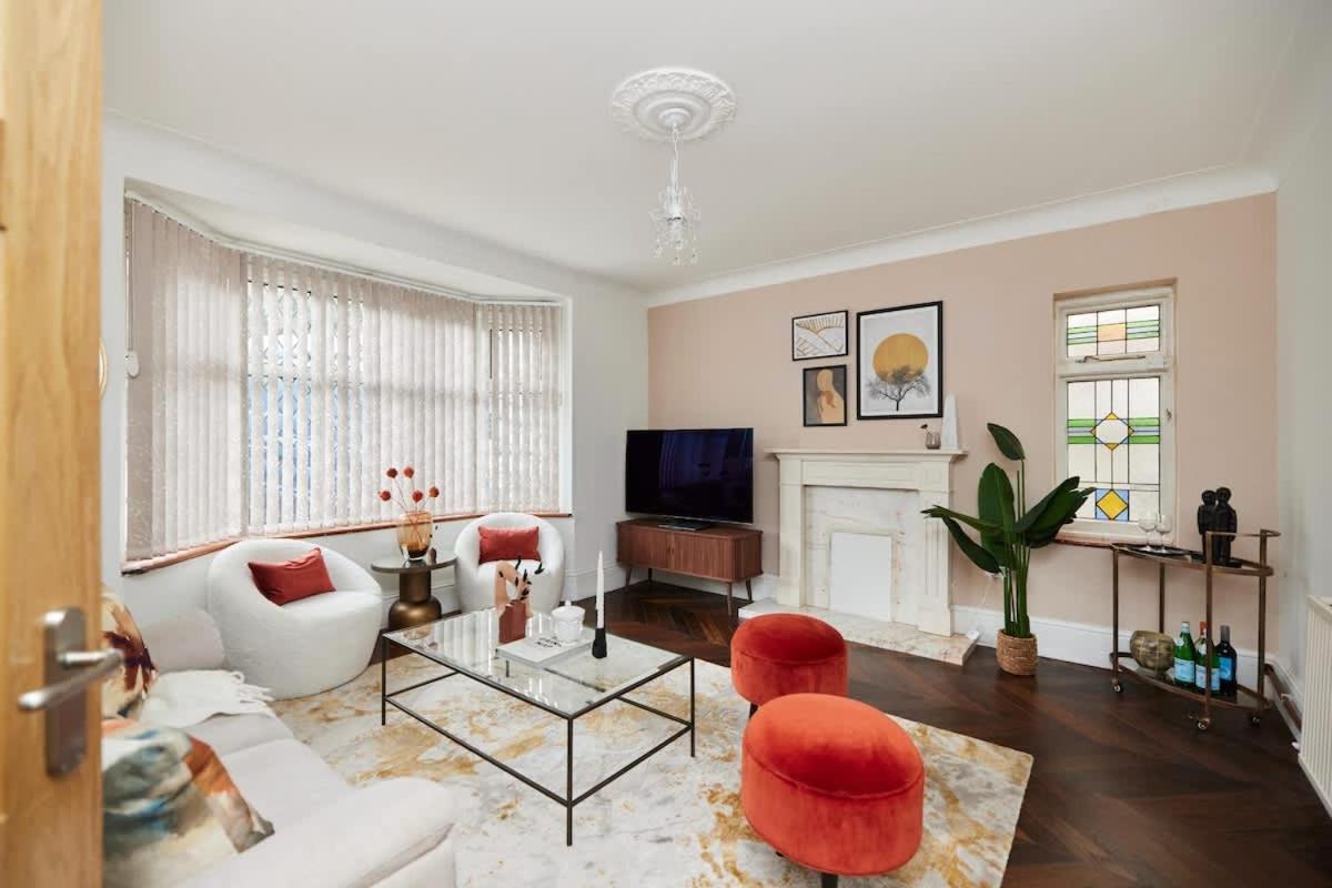 The Redbridge Sanctuary - Spacious 3bdr House With Garden Londres