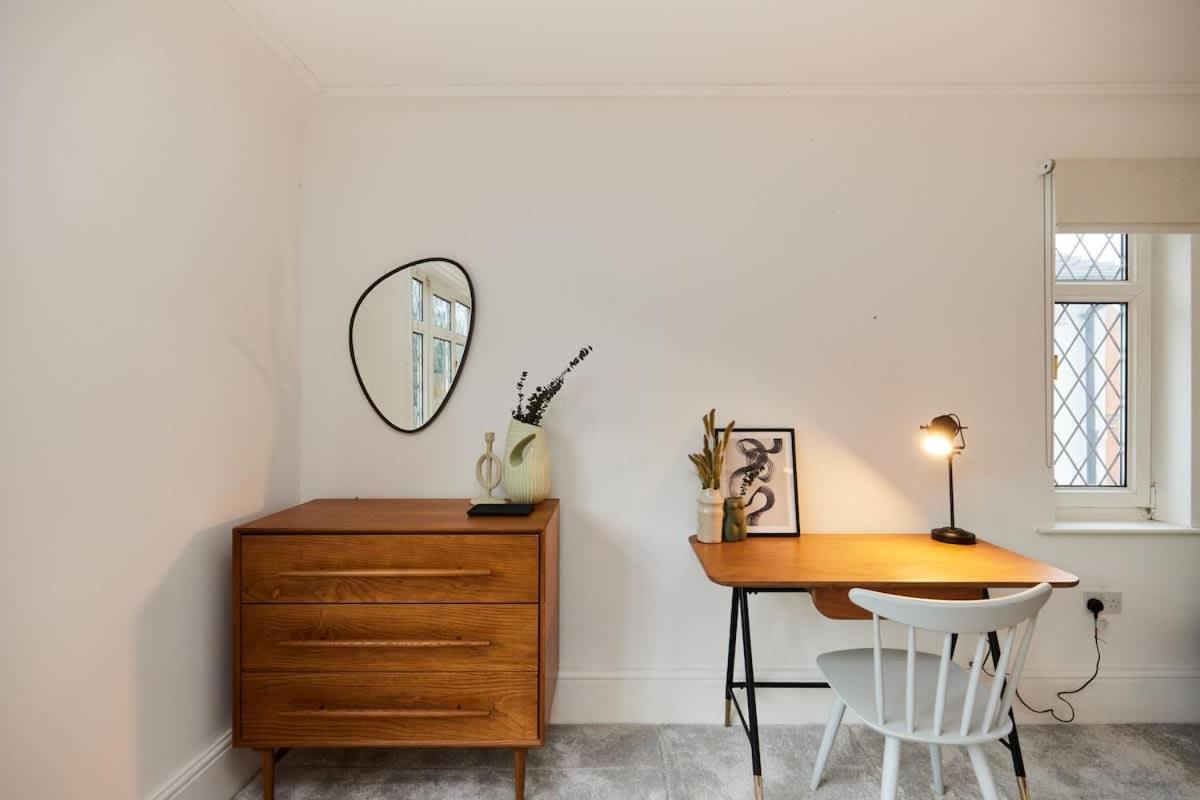 The Redbridge Sanctuary - Spacious 3bdr House With Garden Londres